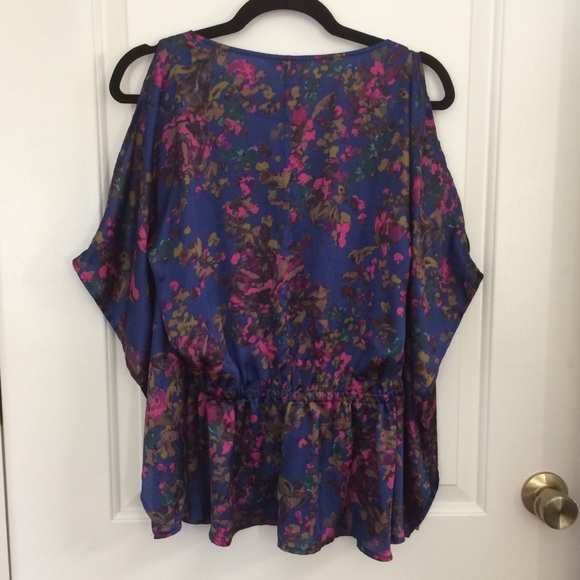 Express Colorful Top - Picture 7 of 8